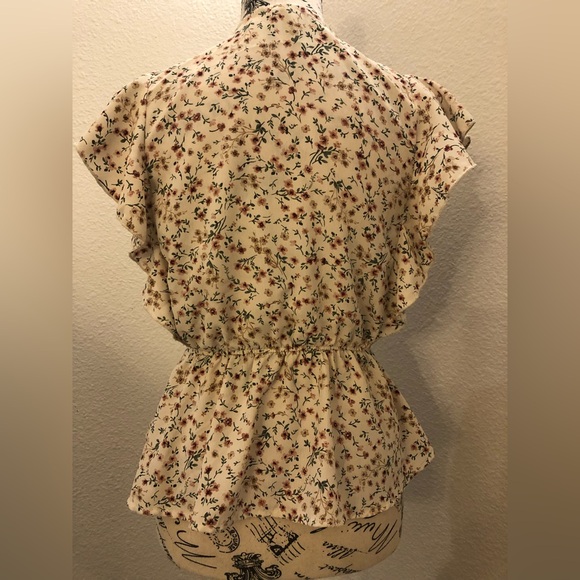 West K Floral Top S - Picture 2 of 5